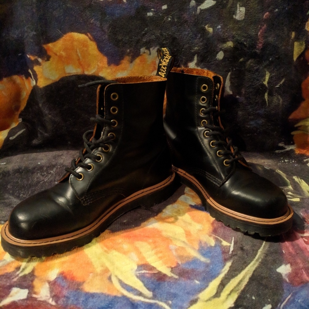 Dr. Marten's Pascal 2 Vintage Smooth Black Leather